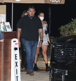 Kendall And Kylie Jenner Dine With Mom And A Slew Of Social Media Stars