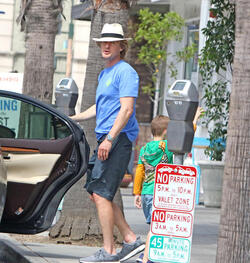 Owen Wilson Steps Out For Lunch With Son Robert