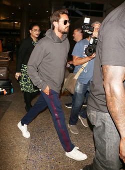 Scott Disick coming back from Cannes as if nothing happened Scott Disick coming back from Cannes as if nothing happened