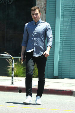 Dave Franco goes to lunch in Los Feliz