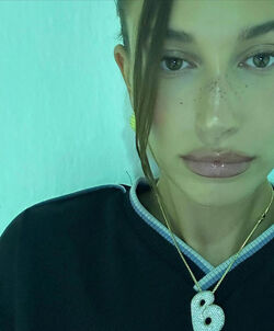 Hailey Bieber selfie Hailey Bieber selfie