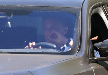 Ben Affleck Enjoys A Smoke After JLo Files For Divorce Ben Affleck Enjoys A Smoke After JLo Files For Divorce