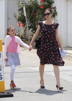 Jennifer Garner Ready For Action In Alias 2.0