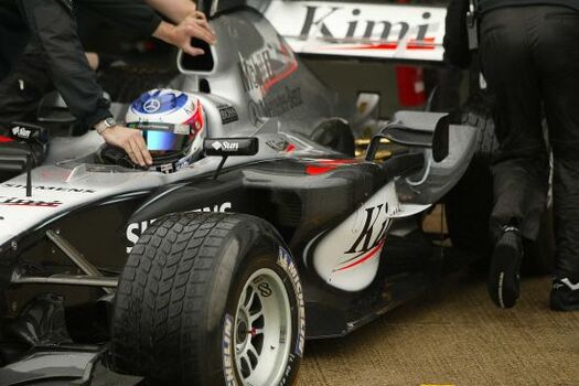 Test nuova Mclaren MP4 19B a Silverstone