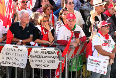 PROTESTA CGIL CONTRO GOVERNO BERLUSCONI