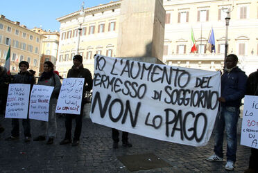 PROTESTA CONTRO AUMENTO TASSA PER PERMESSO SOGGIORNO