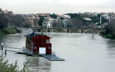 TEVERE IN PIENA