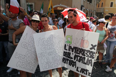 MANIFESTAZIONE PICCOLI COMUNI CONTRO MANOVRA ECONOMICA MANIFESTAZIONE PICCOLI COMUNI CONTRO MANOVRA ECONOMICA