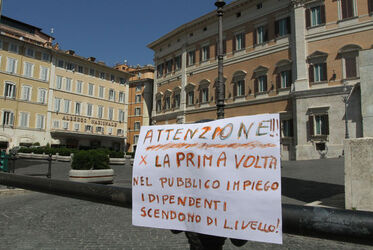MANIFESTAZIONE LAVORATORI INIDONEI A MONTECITORIO MANIFESTAZIONE LAVORATORI INIDONEI A MONTECITORIO