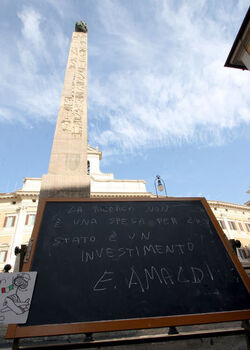 LEZIONI UNIVERSITA DAVANTI MONTECITORIO