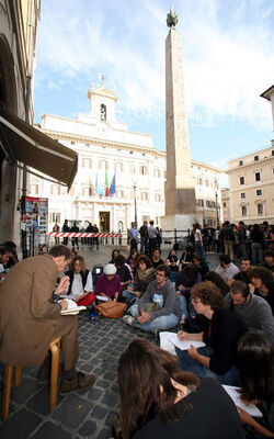 LEZIONI UNIVERSITA DAVANTI MONTECITORIO