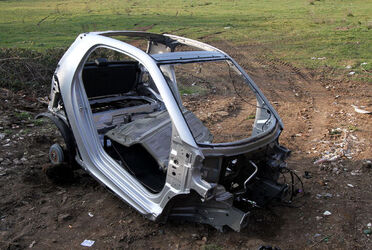 FURTI AUTO SMONTATA E ABBANDONATA