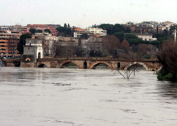 TEVERE IN PIENA
