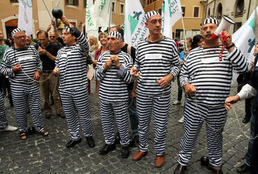 PROTESTA ASSOCIAZIONI CONSUMATORI CONTRO CARO PREZZI