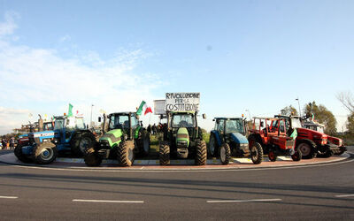 MANIFESTAZIOINE AGRICOLTORI MANIFESTAZIOINE AGRICOLTORI