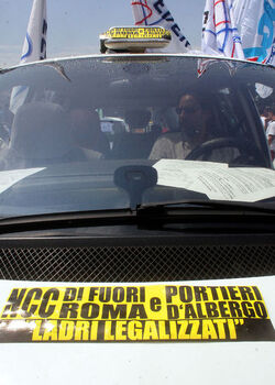 MANIFESTAZIONE TASSISTI
