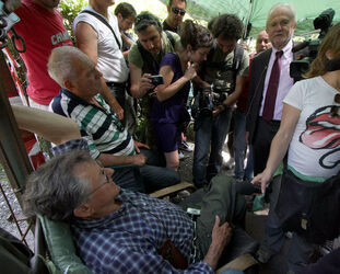 MANIFESTAZIONE CONTRO APERTURA DISCARICA A RIANO MANIFESTAZIONE CONTRO APERTURA DISCARICA A RIANO