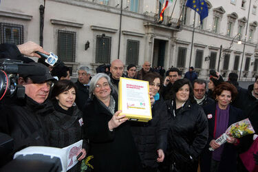 FIRME PER DIMISSIONI BERLUSCONI