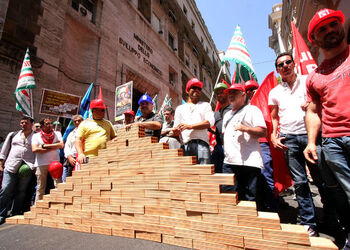 MANIFESTAZIONE LAVORATORI EDILI MANIFESTAZIONE LAVORATORI EDILI