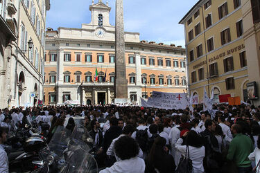 PROTESTA GIOVANI SPECIALIZZANDO CONTRO TASSE BORSE DI STUDIO