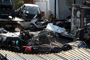 AEREO PRECIPITATO SU SFASCIACARROZZE