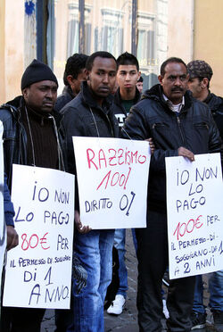 PROTESTA CONTRO AUMENTO TASSA PER PERMESSO SOGGIORNO