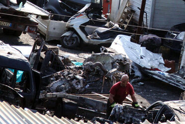 AEREO PRECIPITATO SU SFASCIACARROZZE