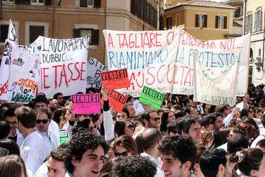 PROTESTA GIOVANI SPECIALIZZANDO CONTRO TASSE BORSE DI STUDIO
