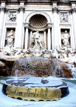 MISS ITALIA LANCIA LE LIRE A FONTANA DI TREVI