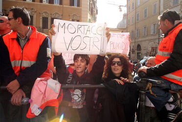 MANIFESTAZIONE INDIGNATOS MONTECITORIO MANIFESTAZIONE INDIGNATOS MONTECITORIO