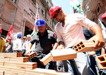 MANIFESTAZIONE LAVORATORI EDILI MANIFESTAZIONE LAVORATORI EDILI