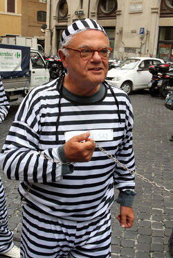 PROTESTA ASSOCIAZIONI CONSUMATORI CONTRO CARO PREZZI