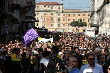 MANIFESTAZIONE CONTRO IL PRECARIATO MANIFESTAZIONE CONTRO IL PRECARIATO