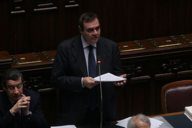 MASTELLA ALLA CAMERA MASTELLA ALLA CAMERA