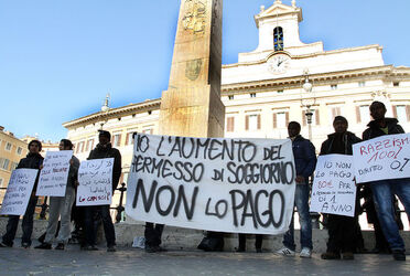 PROTESTA CONTRO AUMENTO TASSA PER PERMESSO SOGGIORNO