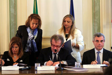 FIRMA DEL PROTOCOLLO D INTESA SULLA SICUREZZA E LEGALITA PER LA PREVENZIONE DEI TENTATIVI DI INFILTRAZIONI DELLA CRIMINALITA ORGANIZZATA