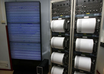 ISTITUTO DI GEOFISICA E VULCANOLOGIA ISTITUTO DI GEOFISICA E VULCANOLOGIA