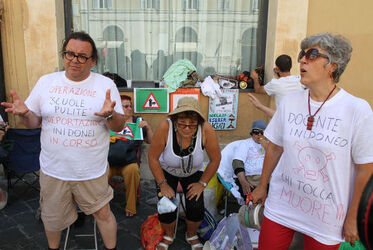 MANIFESTAZIONE LAVORATORI INIDONEI A MONTECITORIO MANIFESTAZIONE LAVORATORI INIDONEI A MONTECITORIO
