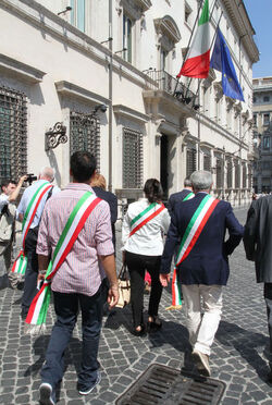 MANIFESTAZIONE PICCOLI COMUNI CONTRO MANOVRA ECONOMICA MANIFESTAZIONE PICCOLI COMUNI CONTRO MANOVRA ECONOMICA