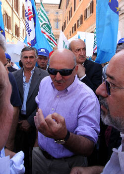 MANIFESTAZIONE CISL UIL CONTRO MANOVRA