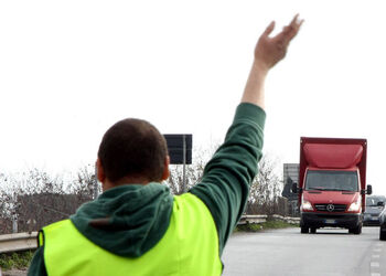 BLOCCO AUTOTRASPORTATORI CONTRO CARO CARBURANTI