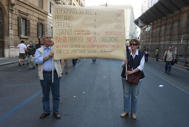 MANIFESTAZIONE CONTRO IL PRECARIATO MANIFESTAZIONE CONTRO IL PRECARIATO