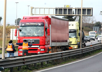 BLOCCO AUTOTRASPORTATORI CONTRO CARO CARBURANTI