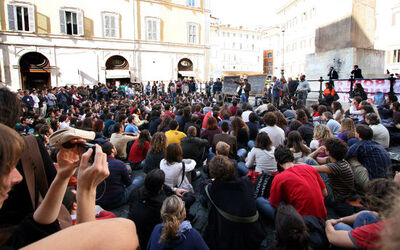 LEZIONI UNIVERSITA DAVANTI MONTECITORIO