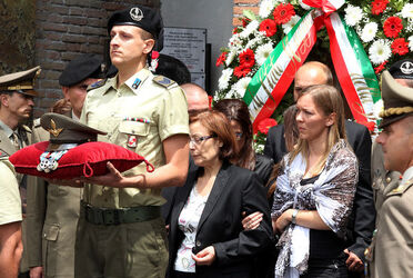 FUNERALI MILITARE UCCISO FUNERALI MILITARE UCCISO