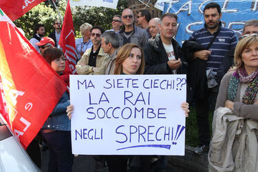 MANIFESTAZIONE LAVORATORI RAI CONTRO I TAGLI MANIFESTAZIONE LAVORATORI RAI CONTRO I TAGLI