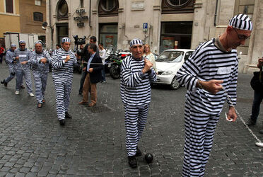 PROTESTA ASSOCIAZIONI CONSUMATORI CONTRO CARO PREZZI