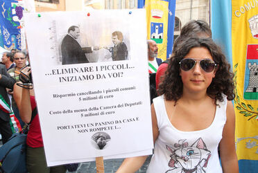 MANIFESTAZIONE PICCOLI COMUNI CONTRO MANOVRA ECONOMICA MANIFESTAZIONE PICCOLI COMUNI CONTRO MANOVRA ECONOMICA