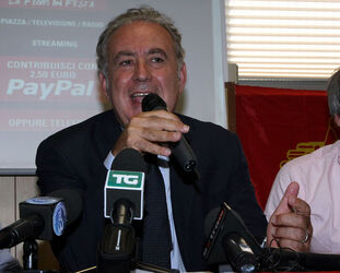 CONFERENZA SIGNORI ENTRA IL LAVORO TUTTI A PIEDI CONFERENZA SIGNORI ENTRA IL LAVORO TUTTI A PIEDI