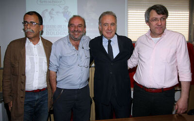 CONFERENZA SIGNORI ENTRA IL LAVORO TUTTI A PIEDI CONFERENZA SIGNORI ENTRA IL LAVORO TUTTI A PIEDI
